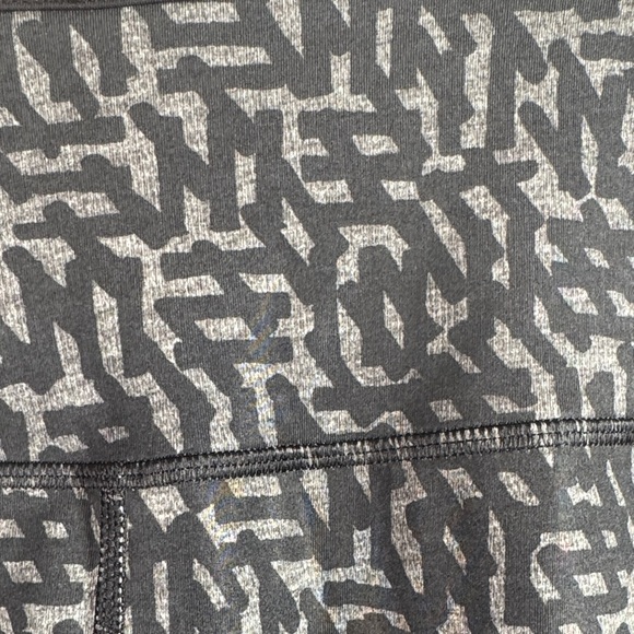 Lululemon Black and Gray Patterned Mesh Leggings XXS - Picture 6 of 8